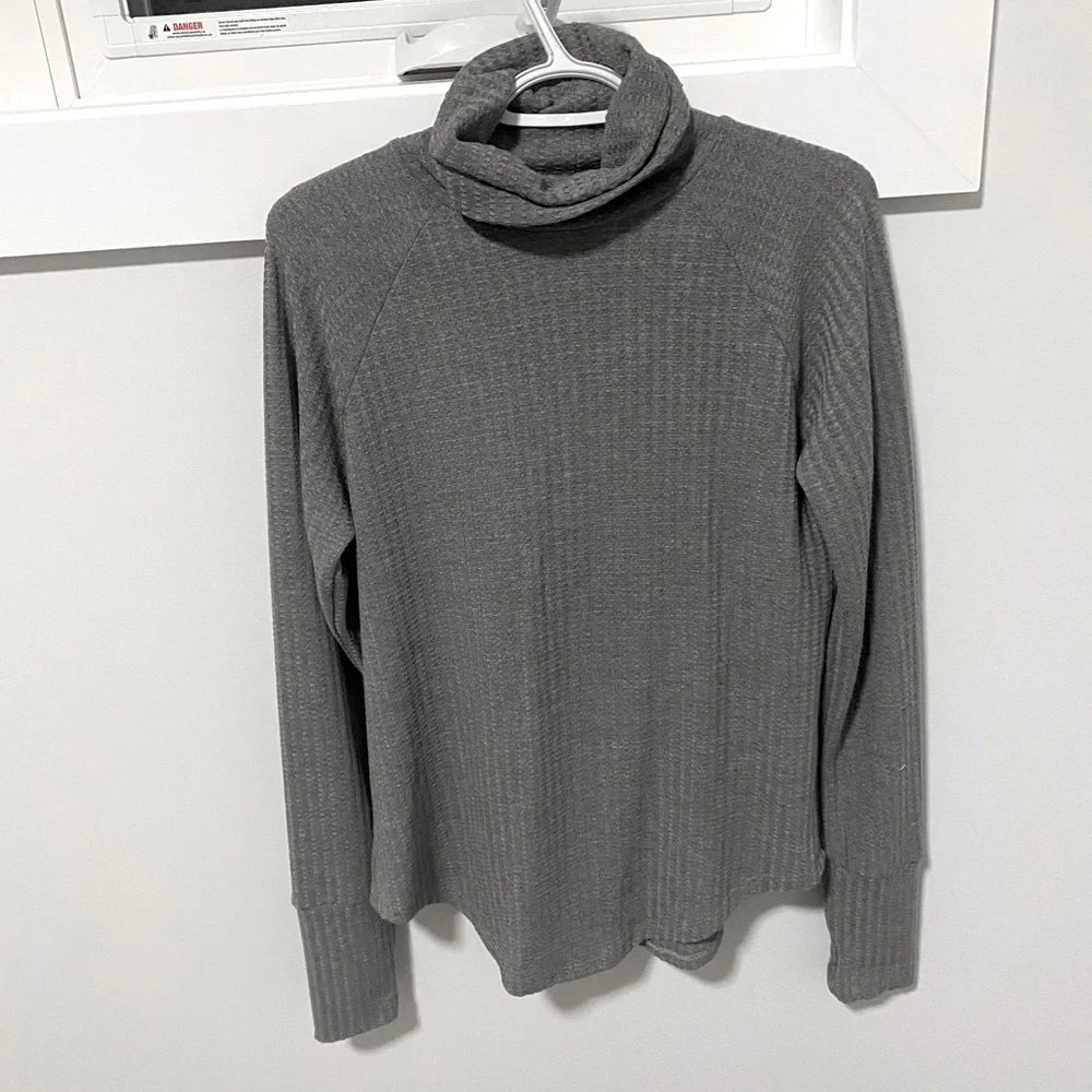 NWT Chaser Turtleneck Thermal Raglan Grey Revolve - Picture 5 of 11